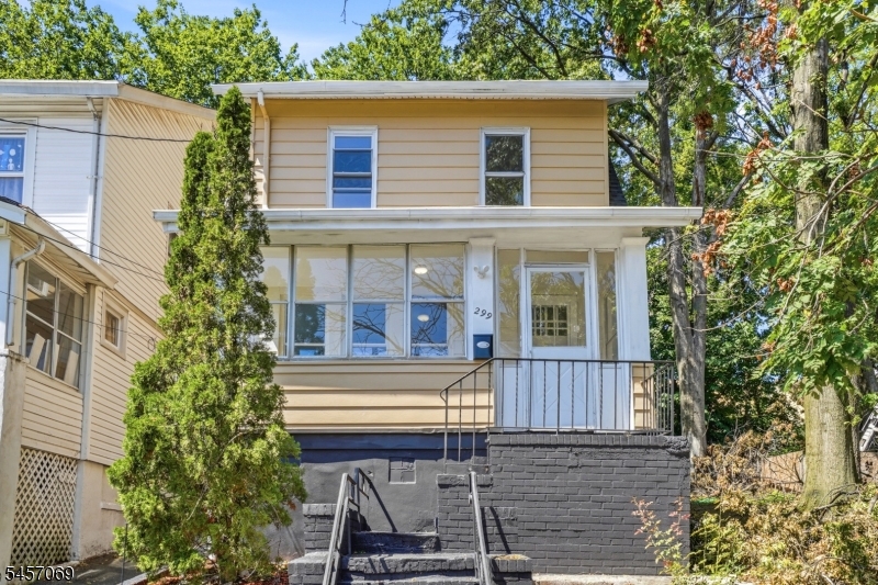 299 Smith St, Newark, NJ, 07106-2517