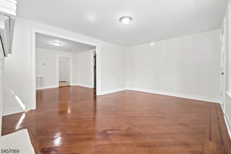 299 Smith St, Newark, NJ, 07106-2517