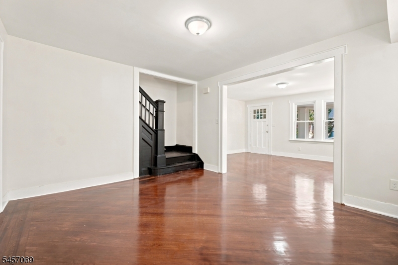 299 Smith St, Newark, NJ, 07106-2517