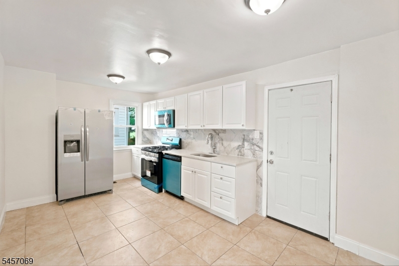 299 Smith St, Newark, NJ, 07106-2517