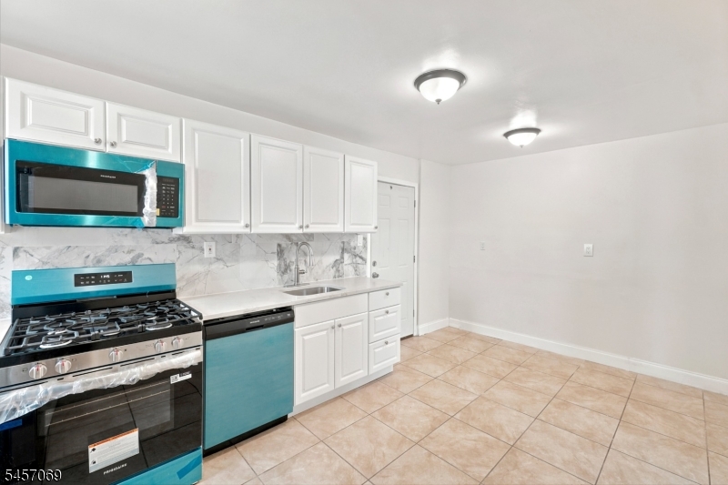 299 Smith St, Newark, NJ, 07106-2517