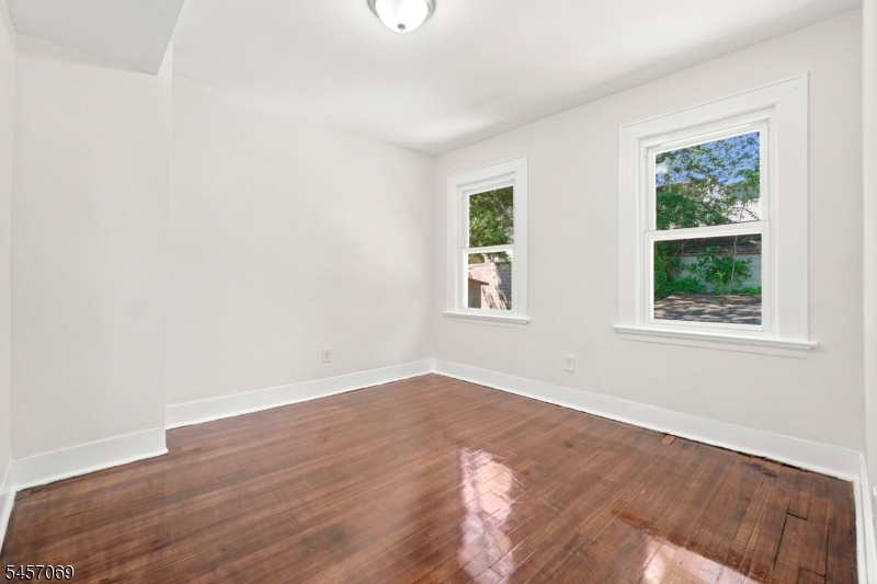 299 Smith St, Newark, NJ, 07106-2517