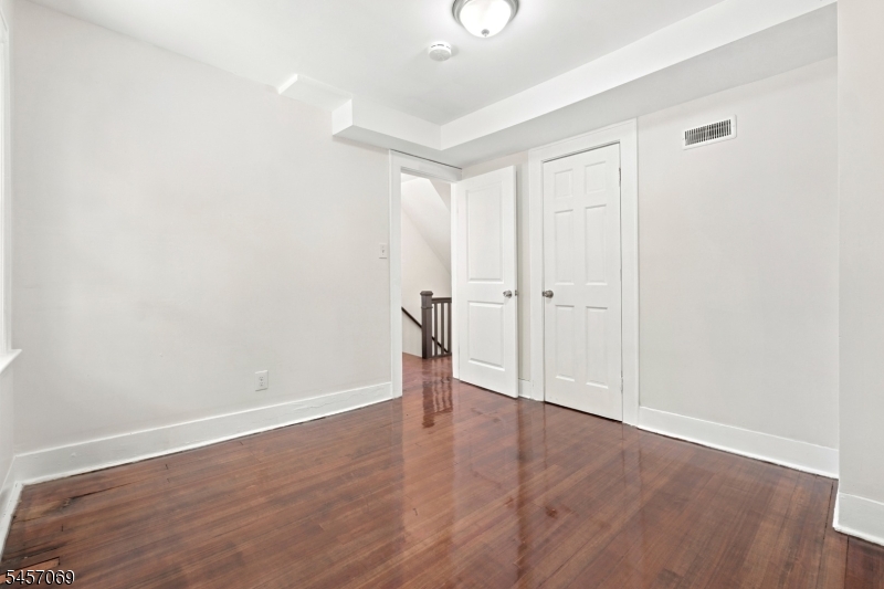 299 Smith St, Newark, NJ, 07106-2517