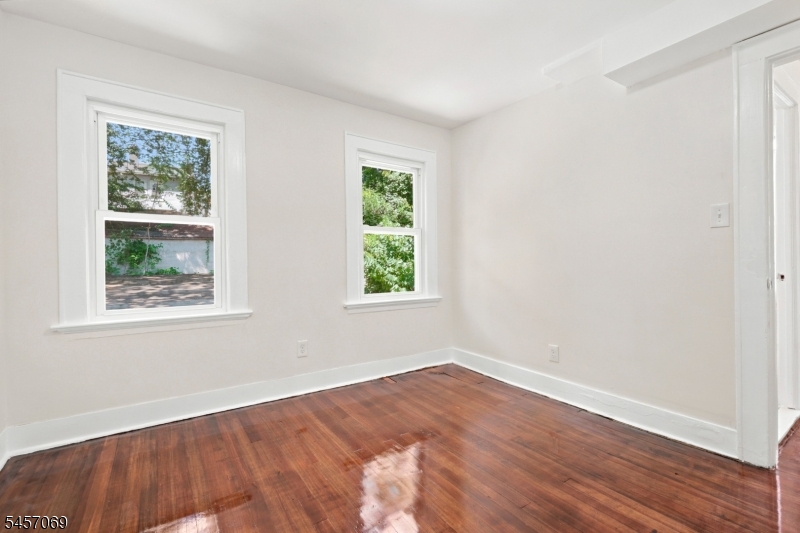 299 Smith St, Newark, NJ, 07106-2517