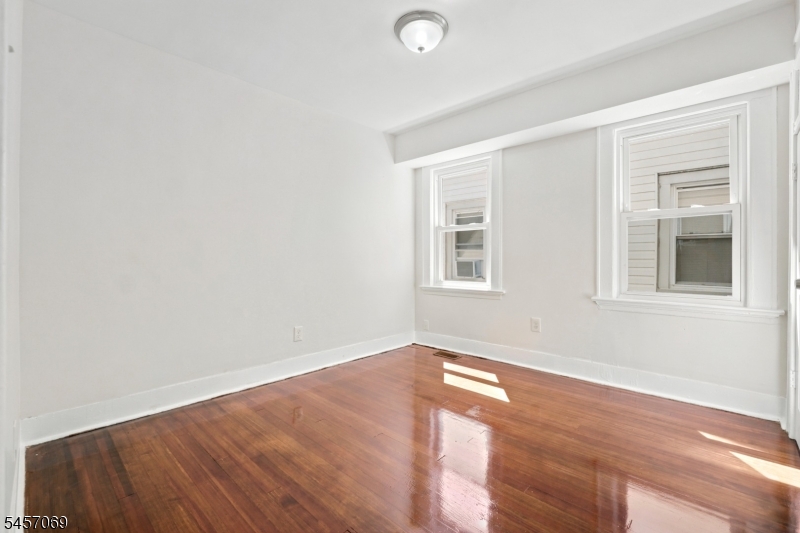 299 Smith St, Newark, NJ, 07106-2517