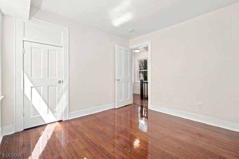 299 Smith St, Newark, NJ, 07106-2517