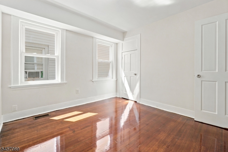 299 Smith St, Newark, NJ, 07106-2517