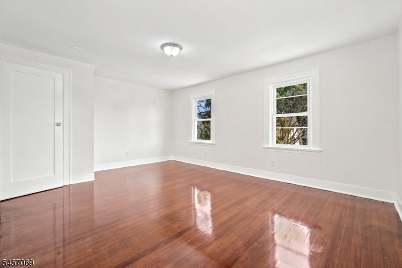 299 Smith St, Newark, NJ, 07106-2517