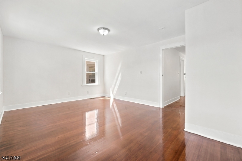 299 Smith St, Newark, NJ, 07106-2517