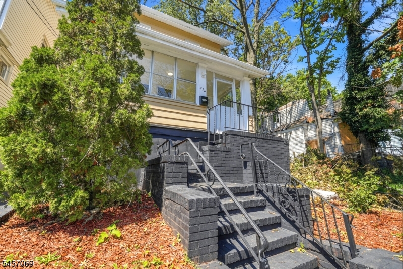299 Smith St, Newark, NJ, 07106-2517