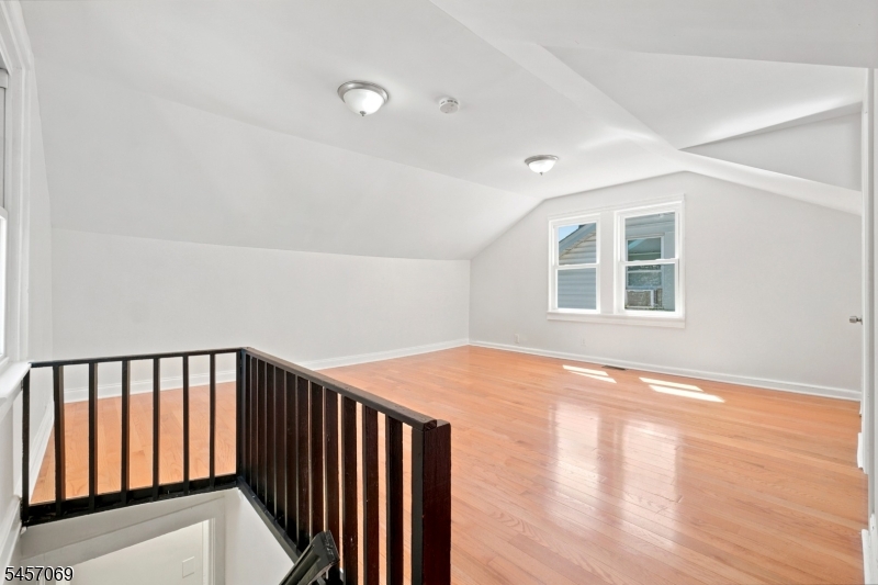 299 Smith St, Newark, NJ, 07106-2517