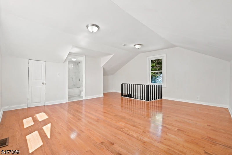 299 Smith St, Newark, NJ, 07106-2517