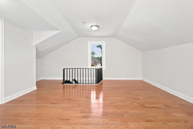 299 Smith St, Newark, NJ, 07106-2517