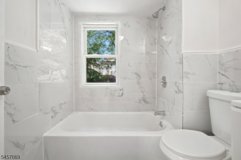 299 Smith St, Newark, NJ, 07106-2517