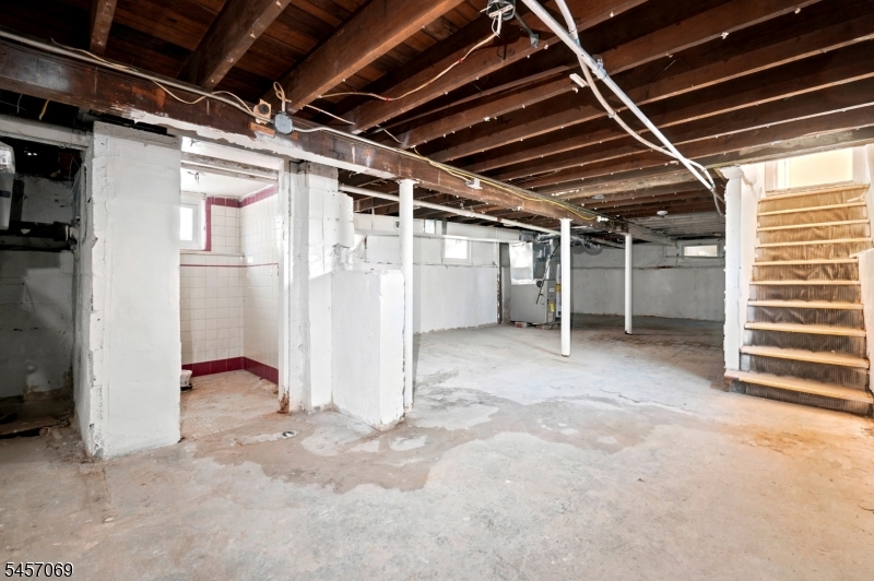 299 Smith St, Newark, NJ, 07106-2517