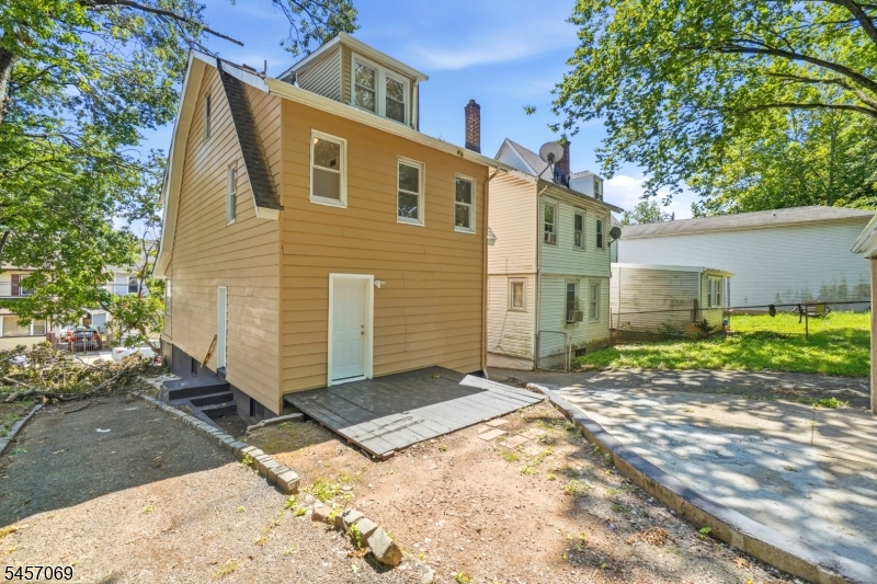 299 Smith St, Newark, NJ, 07106-2517