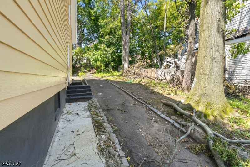 299 Smith St, Newark, NJ, 07106-2517