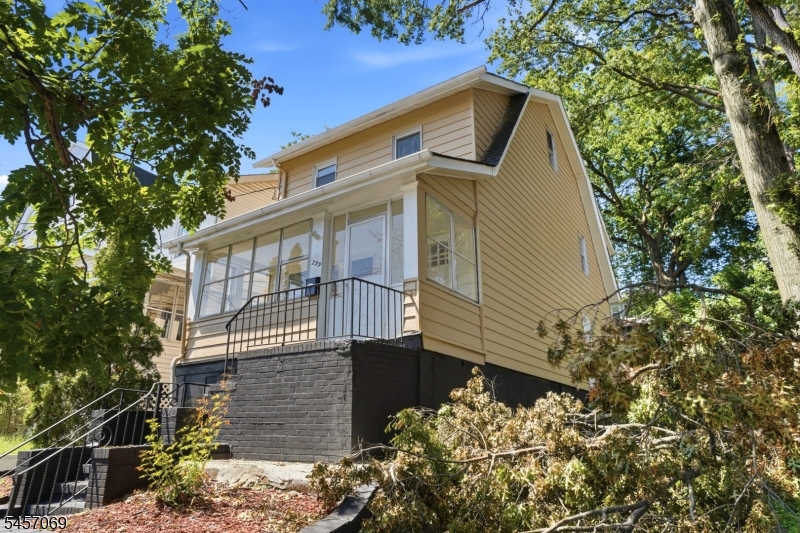299 Smith St, Newark, NJ, 07106-2517