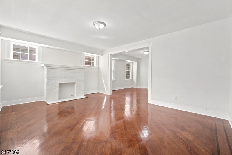 299 Smith St, Newark, NJ, 07106-2517