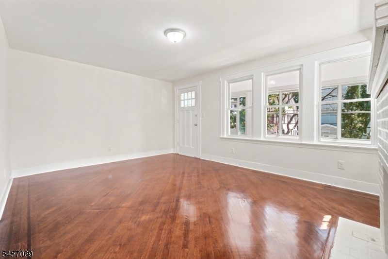 299 Smith St, Newark, NJ, 07106-2517