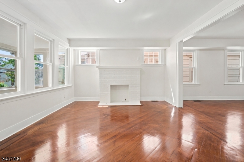 299 Smith St, Newark, NJ, 07106-2517