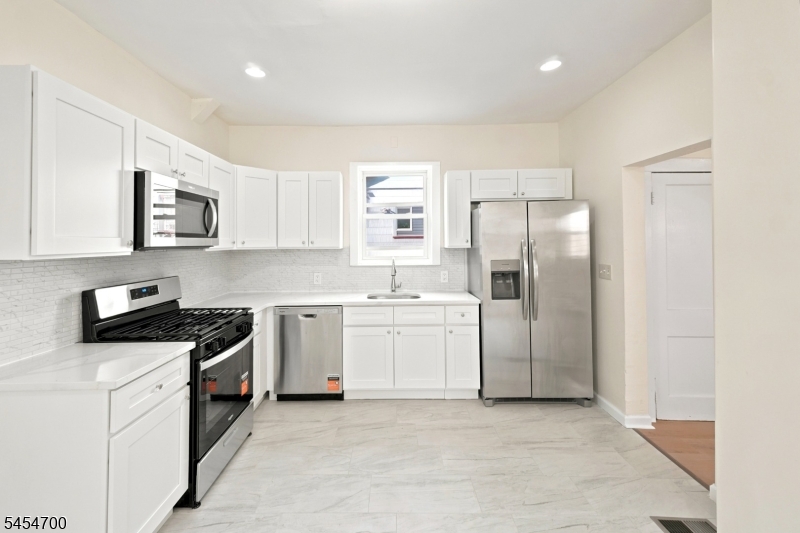 359 S 18Th St, Newark, NJ, 07103-1318