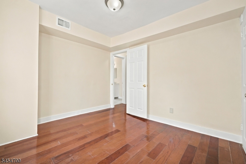 359 S 18Th St, Newark, NJ, 07103-1318