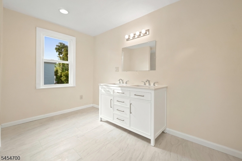 359 S 18Th St, Newark, NJ, 07103-1318