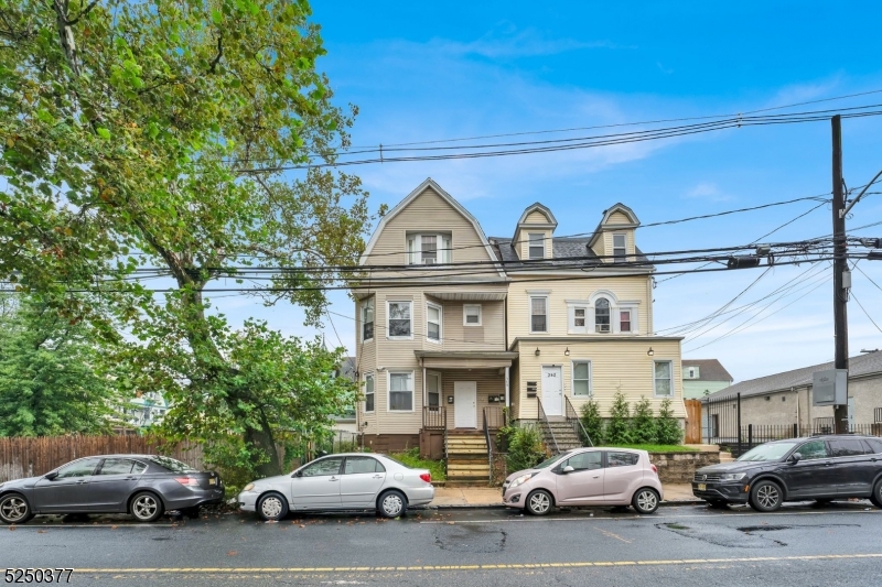 348 13Th Ave, Newark, NJ, 07103-3794
