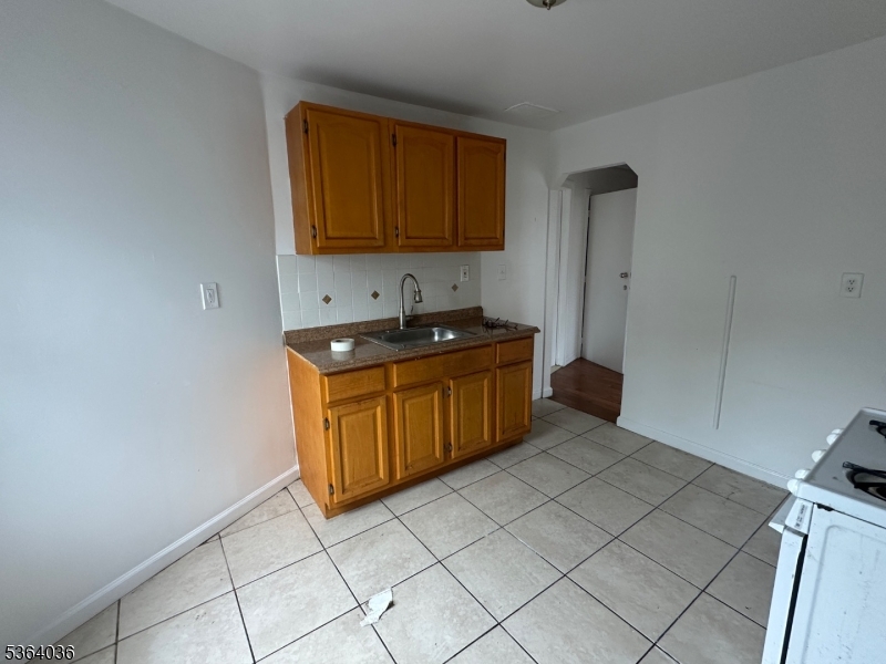 348 13Th Ave, Newark, NJ, 07103-3794