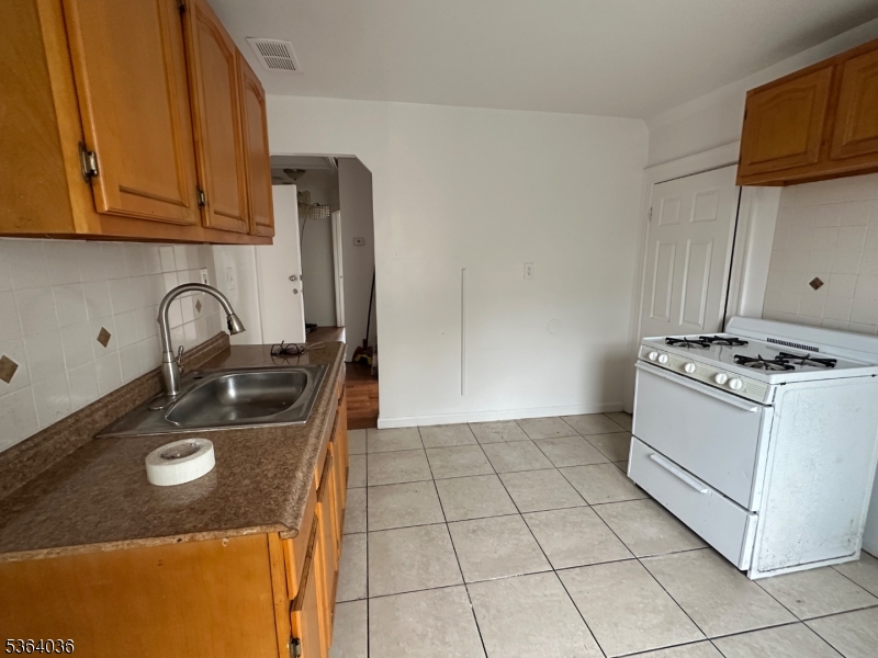348 13Th Ave, Newark, NJ, 07103-3794