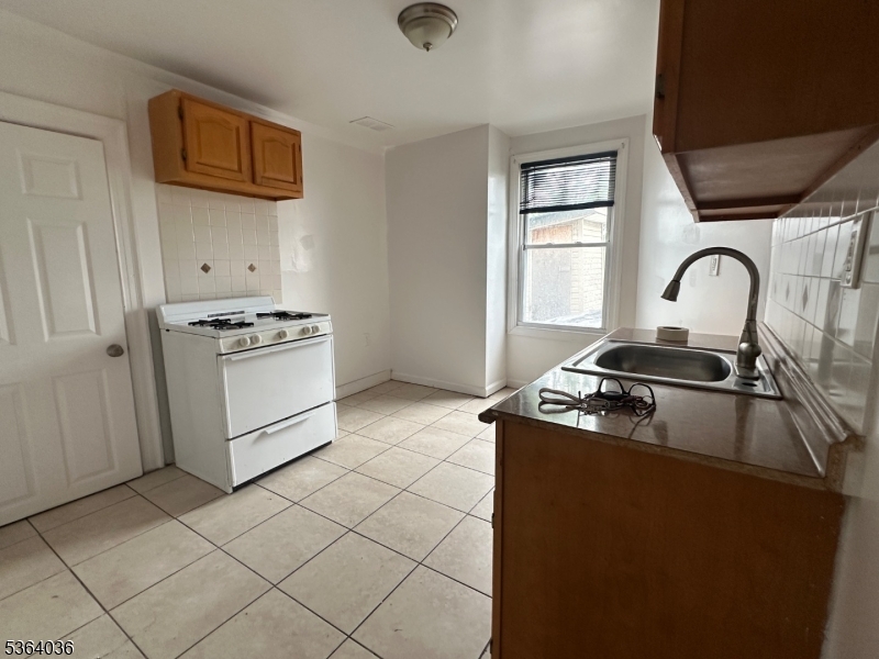 348 13Th Ave, Newark, NJ, 07103-3794