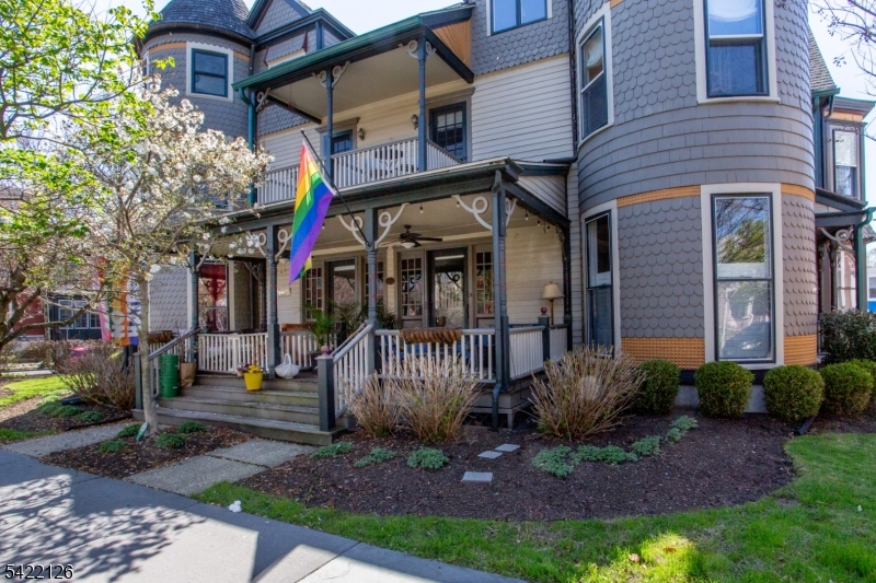 listing main picture