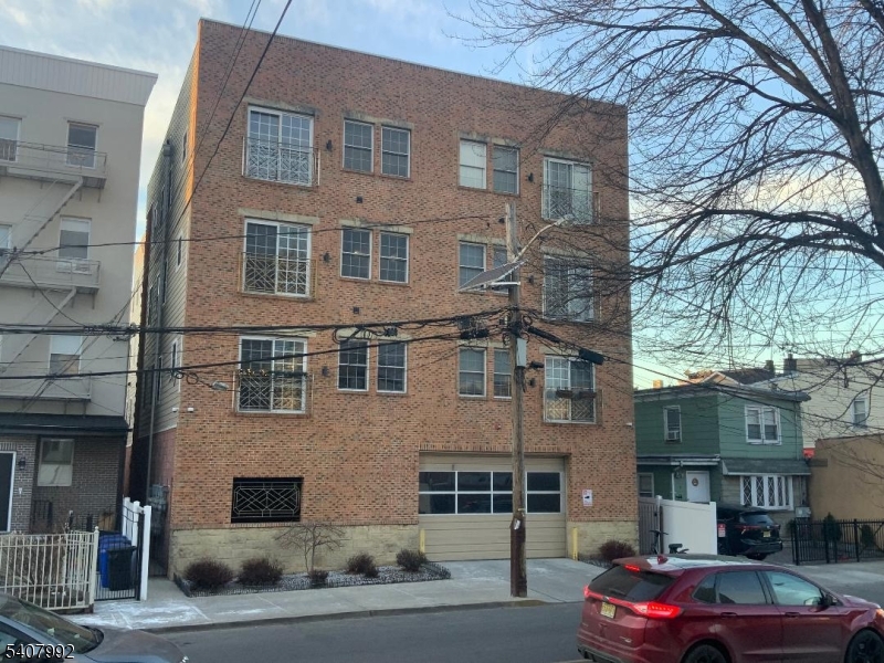 listing main picture