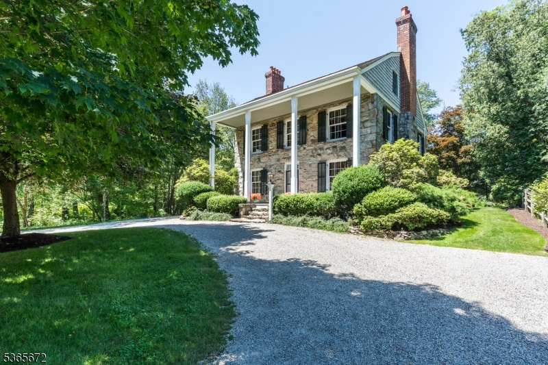 listing main picture