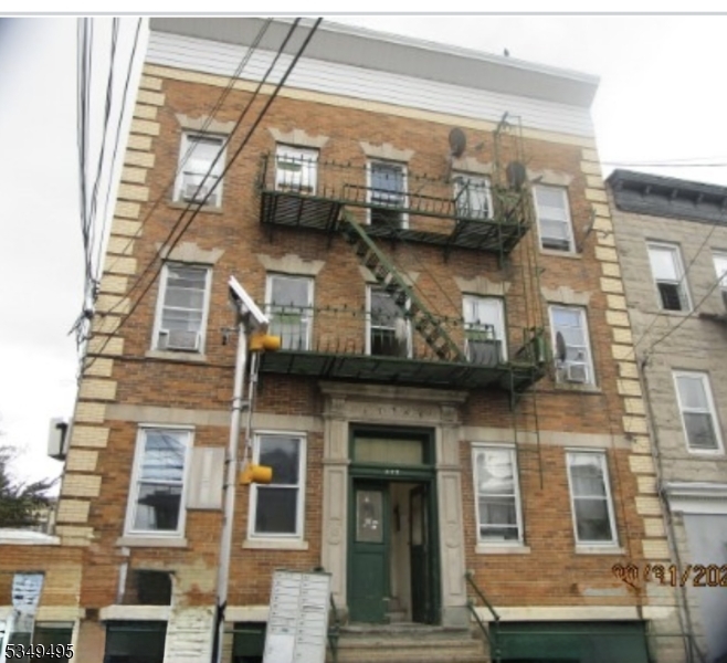 listing main picture