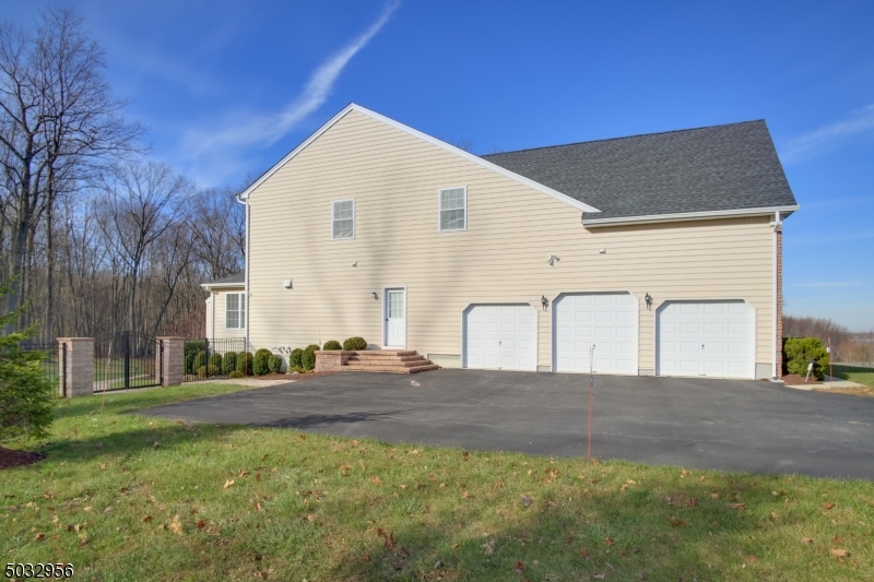 3 Car Garage