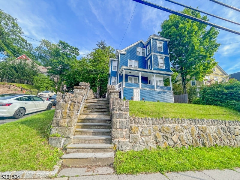 listing main picture