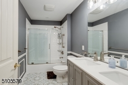 Remodeled hall bath w/dual vanities