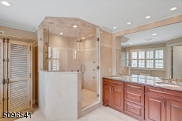 Dual sinks, multiple shower heads and private toilet room!