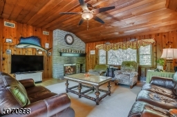 This room is truly amazing! 21X22, generous in size, with an interesting vaulted ceiling. Enjoy the fireplace !