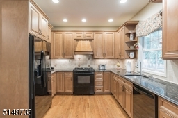 Kitchen area offers plenty of cabinet space