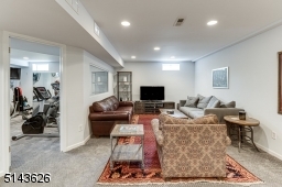 High Ceilings & Recessed Lighting & Home Gym (equipment included)
