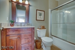 En suite in bedroom 2