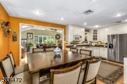 Elegant DR/breakfast room