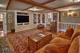 Welcoming and warm, flat screen TV, bookcases, full bathroom, open to LR, stairs to LL