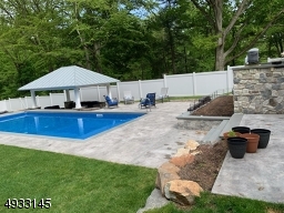 Sunken gazebo swim-up