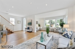 Soho art gallery effect with 9 ft high ceilings and pristine natural oak organically finished floors throughout.
