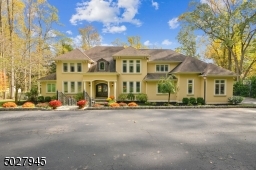 Stunning Custom built Center Hall Colonial