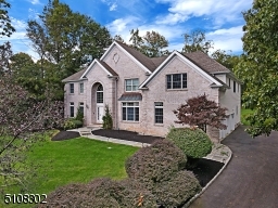 Lovely Hillside setting in Stone Ridge Estates
